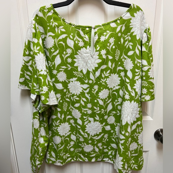 💚 NWOT! Ava & Viv Spring Green Floral Blouse - Picture 3 of 4